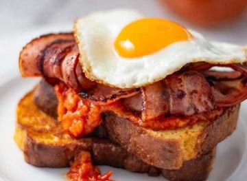 Fried Bacon And Egg Sammich

